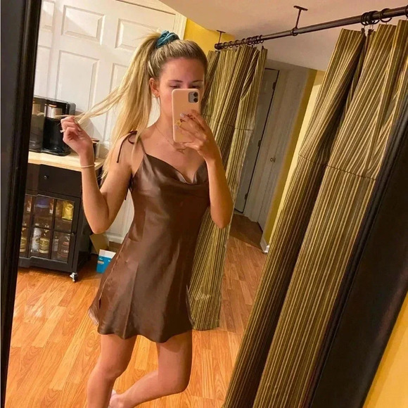 WHITE FOX MINI DRESS - Picture 3 of 8